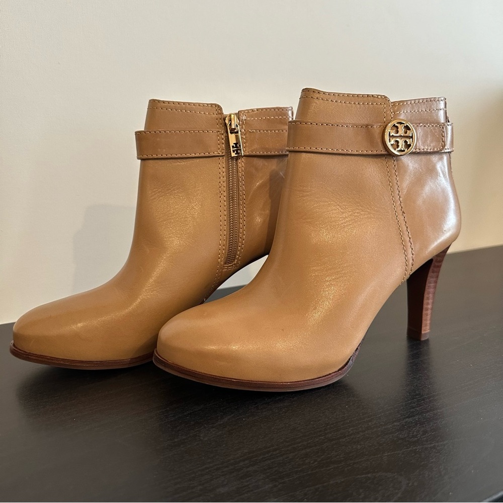 *LIKE NEW* Tory Burch Bristol Bootie Leather, Size 7.5 W